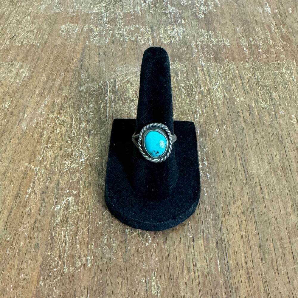 Vintage Sterling Silver Round Genuine Turquoise ring Size 5.25‎